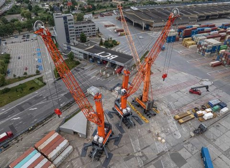 Балтийский контейнерный терминал в Гдыне усиливает мощности двумя новыми крановыми комплексами Liebherr