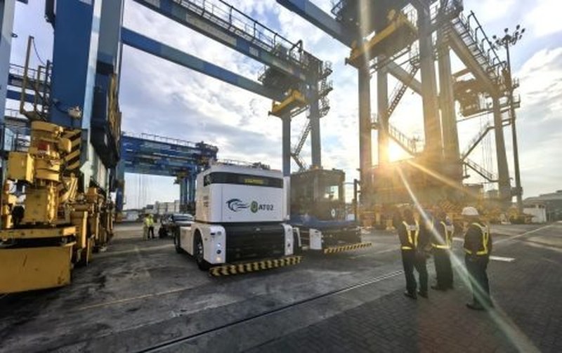Hutchison Ports Felixstowe завершил закупку 100 автономных терминальных тягачей